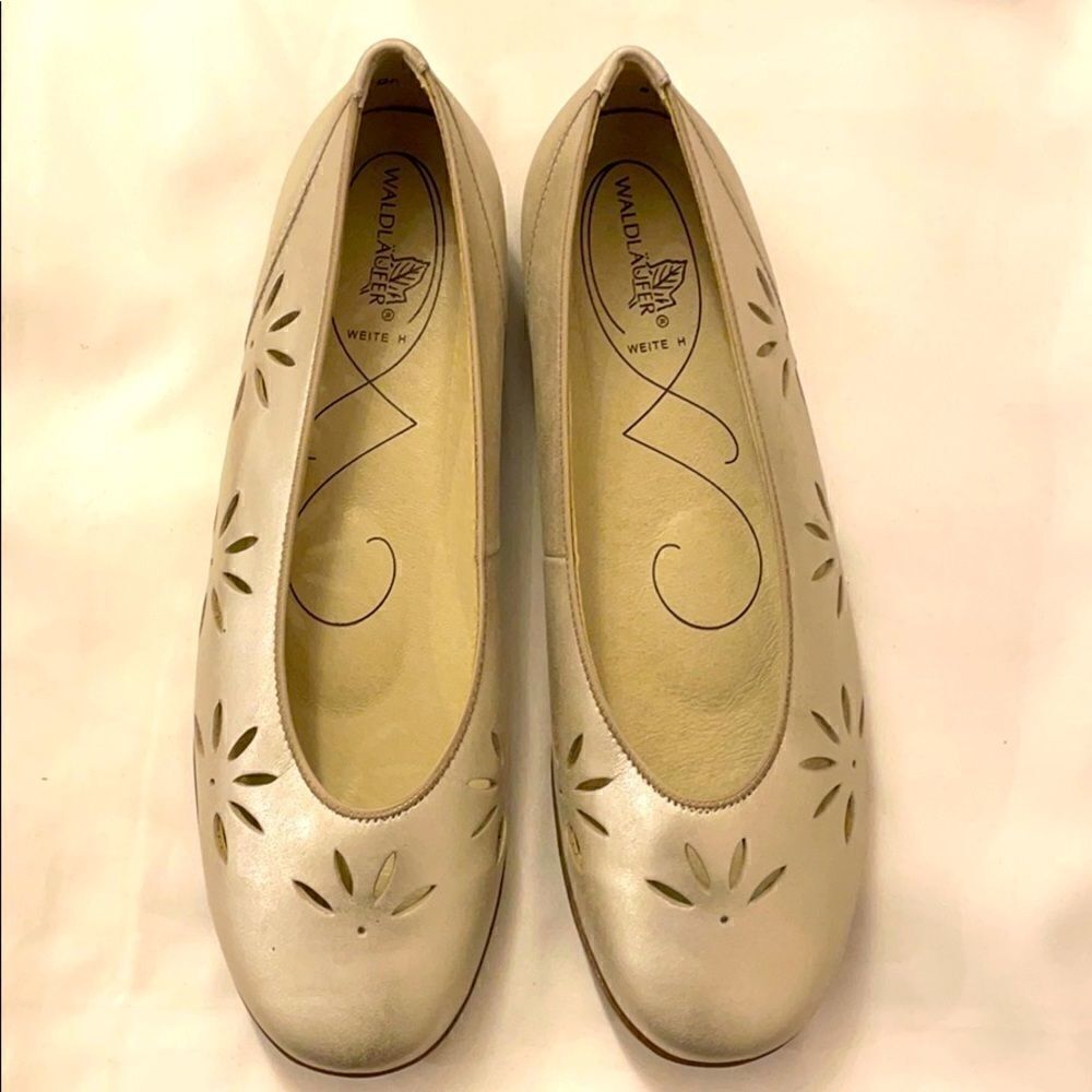 WALDLAUFER PASTEL SILVER CUTOUT FLOWERS FL…